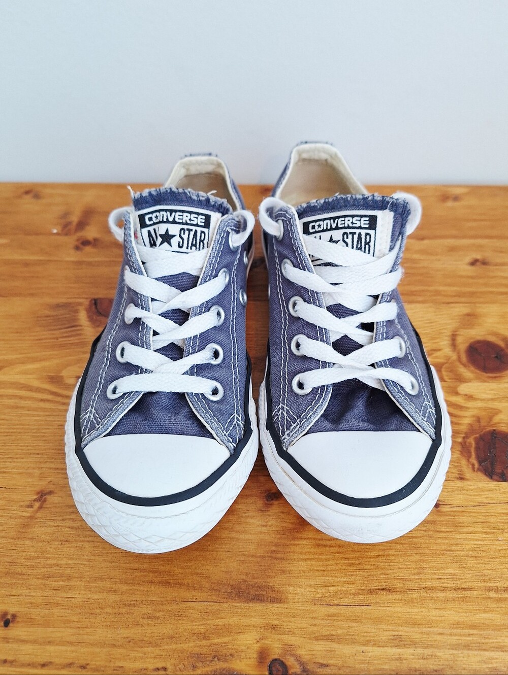 Converse Chuck Taylor All Star Low Top Sneakers Kids Size 12